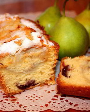 Кекс с грушей и черешней