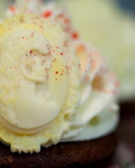 Рецепт кексов красный бархат с вишневой начинкой