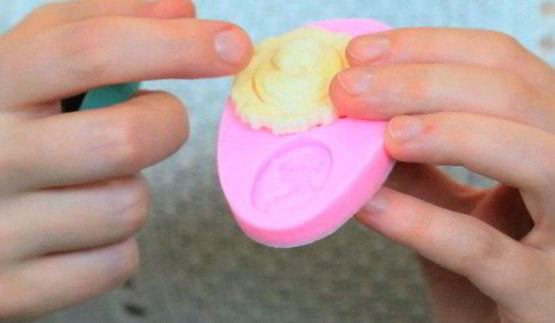 кексы красный бархат с вишневой начинкой