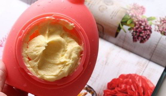 маковые капкейки с изюмом и сливочным кремом