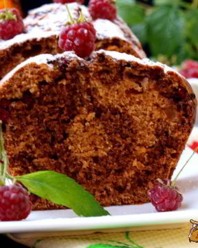 Мраморный пряный кекс на сыворотке с малиной