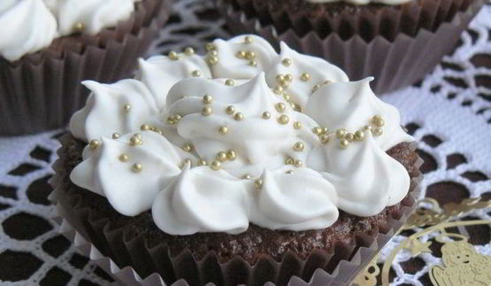 шоколадно-творожные кексы с брусникой