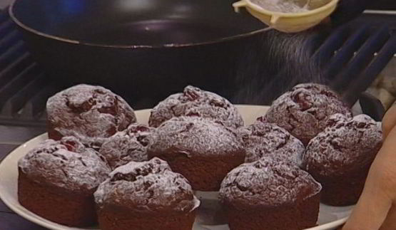 шоколадные кексы с вишней