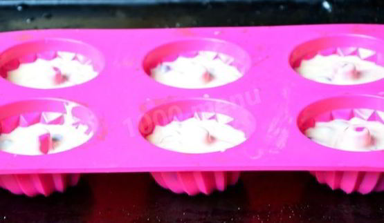 сметанные кексы с черникой