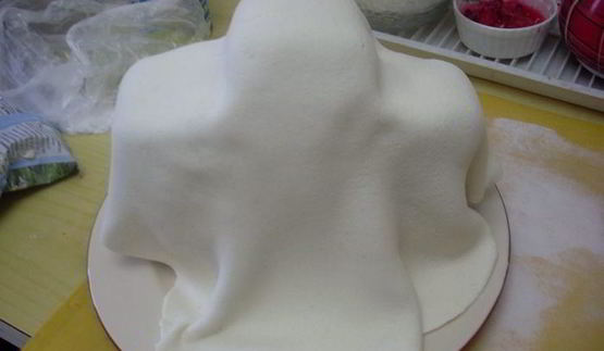 торт-кекс дружелюбное привидение на хэллоуин