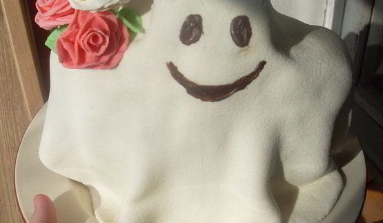 торт-кекс дружелюбное привидение на хэллоуин
