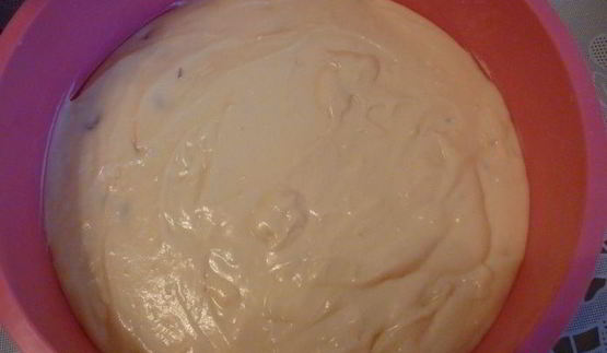 творожный кекс на кефире с вяленой вишней