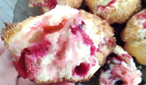 ягодные кексы с кокосовым штрейзелем