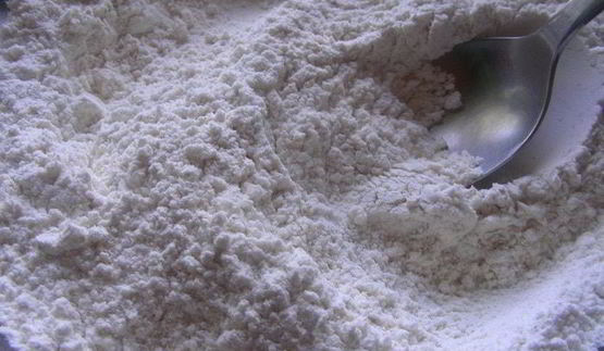 закусочный кекс с летними овощами, вялеными томатами и белым вином