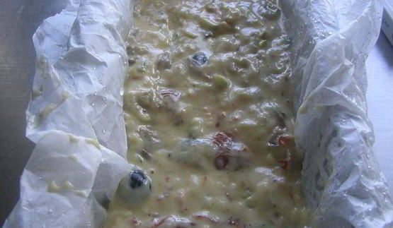 закусочный кекс с летними овощами, вялеными томатами и белым вином