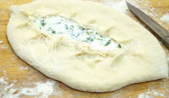 хачапури с брынзой и яйцом