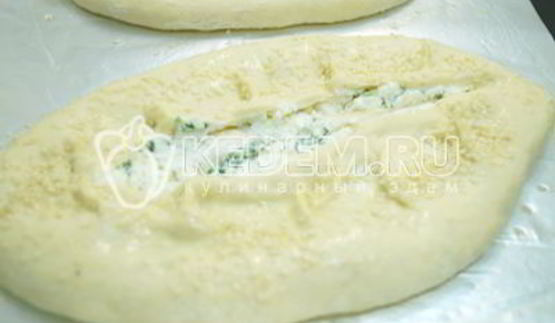 хачапури с брынзой и яйцом