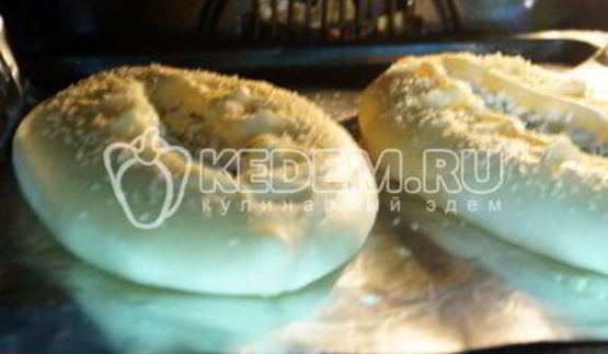 хачапури с брынзой и яйцом