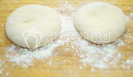 хачапури с брынзой и яйцом