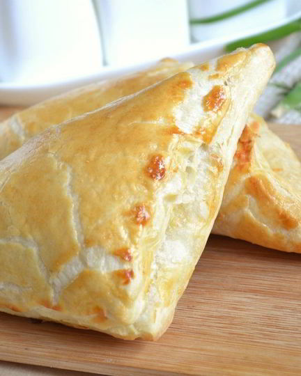 Рецепт хачапури с сыром из слоеного теста