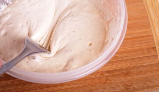 батоны на пшеничной закваске с беконом и луком