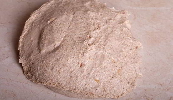 батоны на пшеничной закваске с беконом и луком