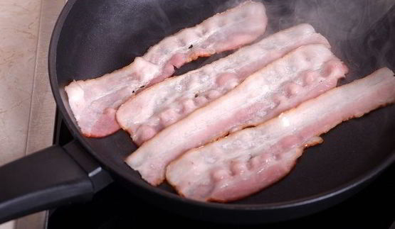 батоны на пшеничной закваске с беконом и луком