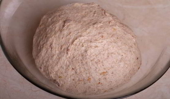 батоны на пшеничной закваске с беконом и луком