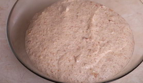 батоны на пшеничной закваске с беконом и луком