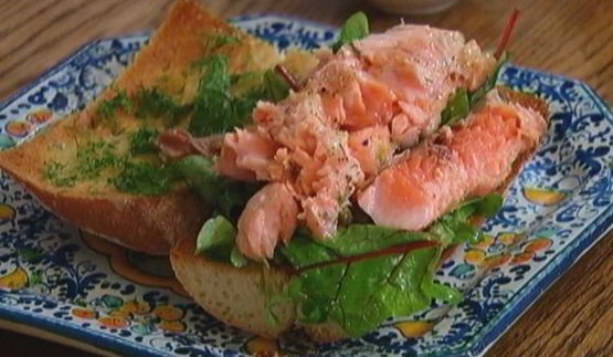 чиабатта с семгой и каперсами