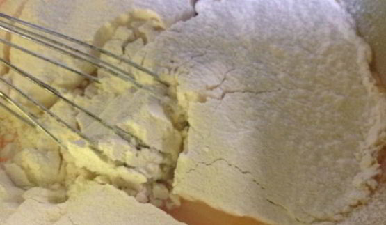 хлеб без замеса с изюмом и семечками