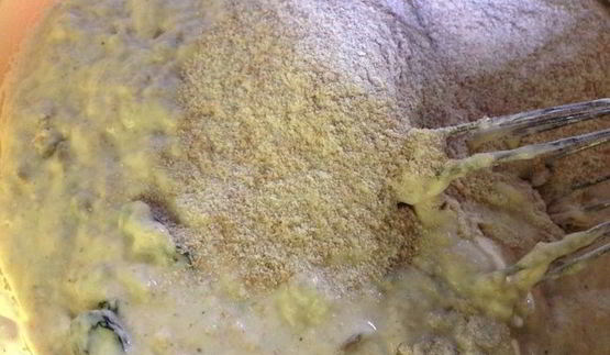 хлеб без замеса с изюмом и семечками