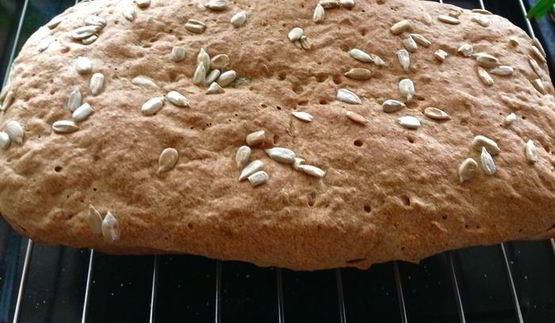 хлеб без замеса с изюмом и семечками