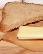 Хлеб с вялеными томатами и луком