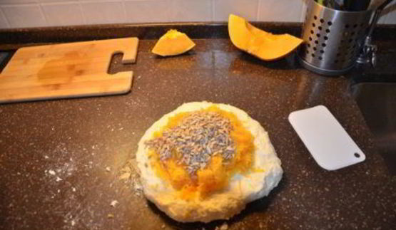 оливковый хлеб с тыквой и семечками