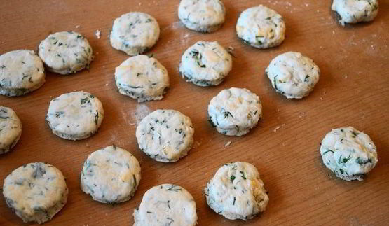 сконы с зеленью и сыром