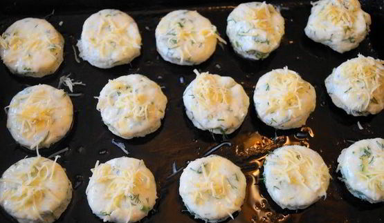 сконы с зеленью и сыром