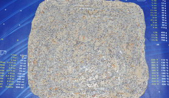 сладкий хлеб-гармошка со сливочным сыром и маком