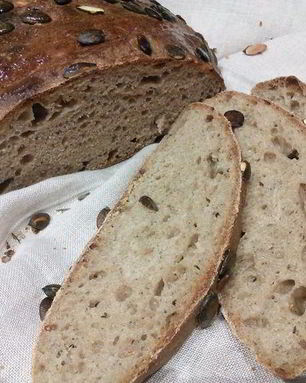 Смешанный хлеб с тыквенными семечками и бальзамическим уксусом