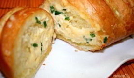 запеченный батон с сыром и чесноком