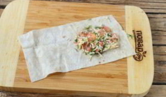 конвертики из лаваша с сыром и помидорами