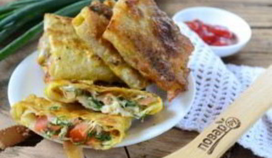 конвертики из лаваша с сыром и помидорами