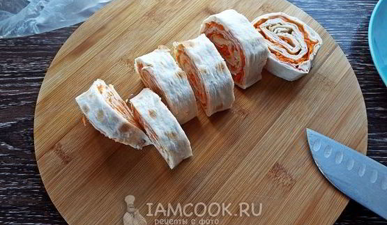 лаваш с крабовыми палочками и корейской морковкой