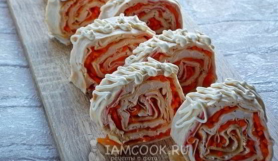 лаваш с крабовыми палочками и корейской морковкой