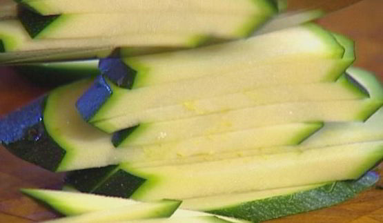 лаваш с красной фасолью, цукини и помидорами