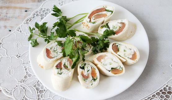 лаваш с красной рыбой и творожным сыром