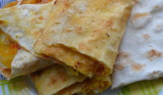 лаваш с яйцом и сыром