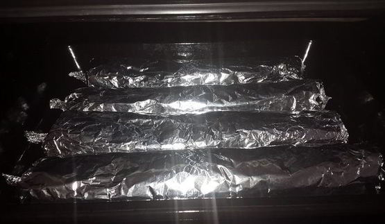 лаваш, запеченный с тунцом, помидорами и сыром