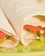 Рулеты из лаваша с семгой и салатом