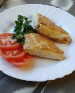 Жареный лаваш с сыром и зеленью