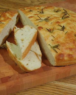 Фокачча с медом и розмарином