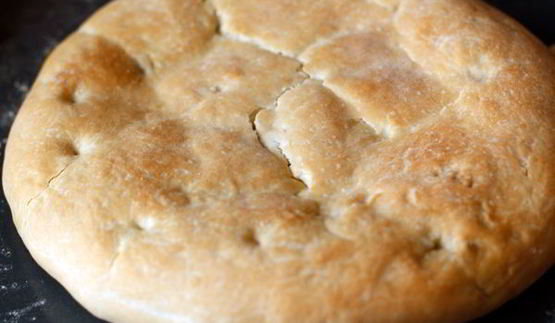 фокачча с сыром и базиликом