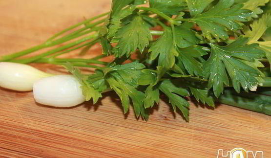 фокачча с сыром и песто из зеленого лука