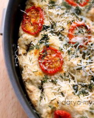 Фокачча с томатами черри, укропом и сыром маасдам