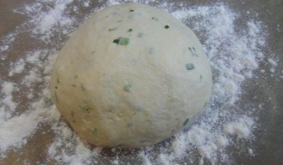 фокачча с зеленью и чесноком